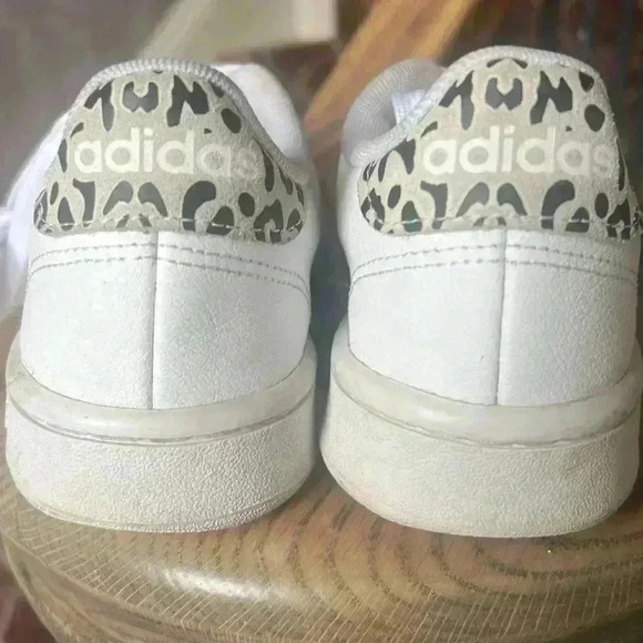 Ladies Adidas Tennis shoe animal print stripe 5.1/2. Very good condition. - Picture 9 of 9
